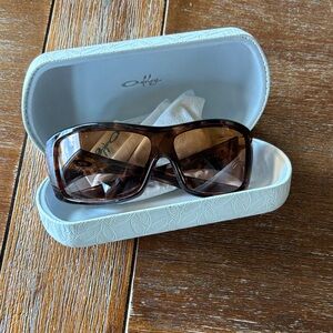 Oakley Women's Sunglasses in Deep Brown